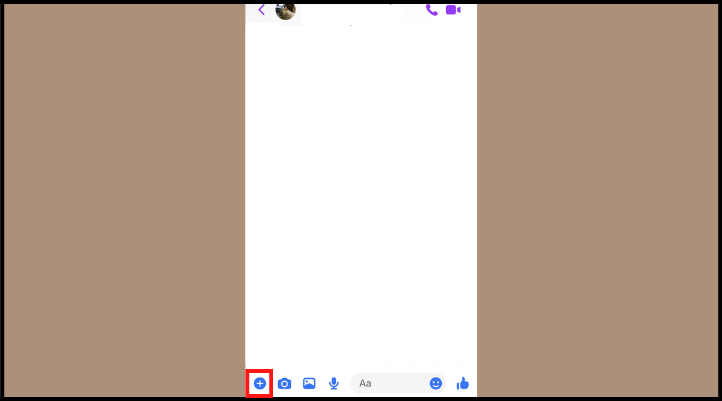 Bước đầu trong cách tạo bình chọn trên Messenger là chọn biểu tượng dấu cộng ở góc dưới bên trái màn hình