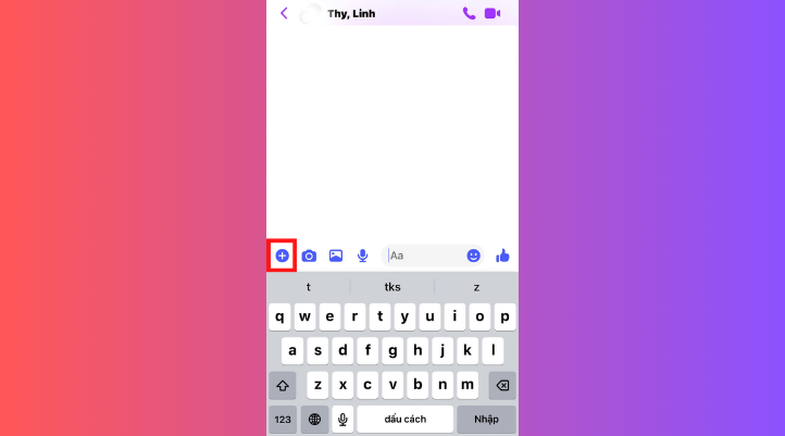 Bắt đầu cách chia sẻ vị trí trên Messenger bằng cách nhấn vào biểu tượng dấu cộng ở góc trái bên dưới màn hình khung chat