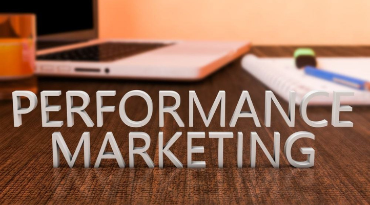 Performance Marketing là một phương pháp tiếp thị quảng cáo trả tiền dựa trên kết quả cụ thể như lượt click, hiển thị,...