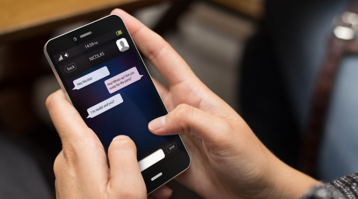 Chatbox có thể hiểu là một chương trình được thiết lập để tự động trò chuyện, tương tác với khách hàng