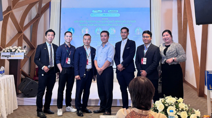 Đại diện AdsPlus cùng các diễn giả khác trong hội thảo chuyên đề: Mô hình thương mại mới và mô hình đầu tư mới tại sự kiện Mega Us Expo  
