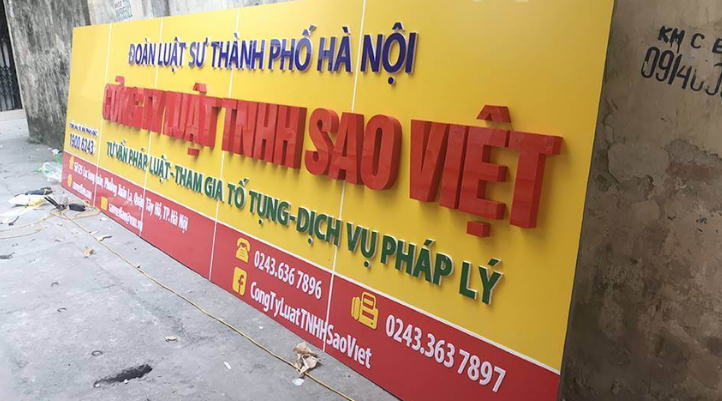 Biển quảng cáo bằng Alu của công ty luật