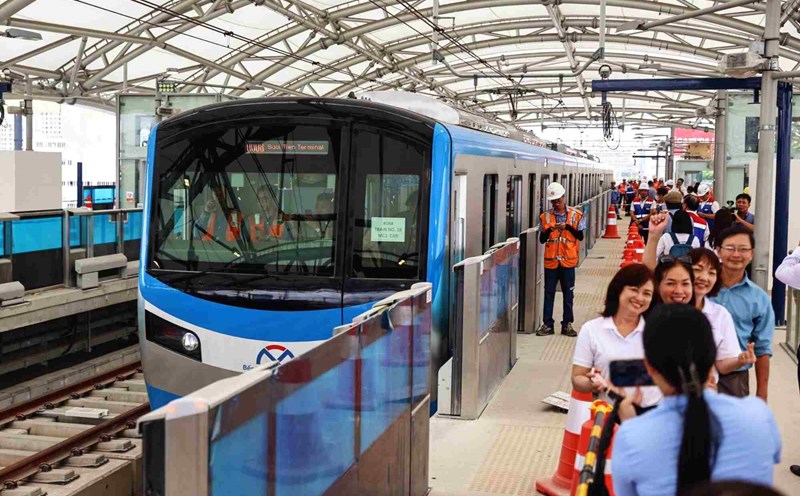Quảng cáo metro là hình thức truyền thông ngoài trời trong tàu điện ngầm và nhà ga