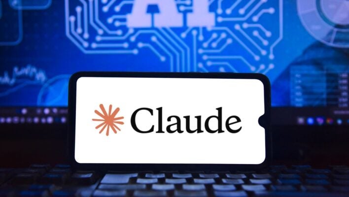 Hạn chế và thách thức hiện tại của Claude gồm khả năng hỗ trợ tiếng Việt chưa toàn diện, giới hạn khu vực tính năng và cộng đồng người dùng Việt còn nhỏ.